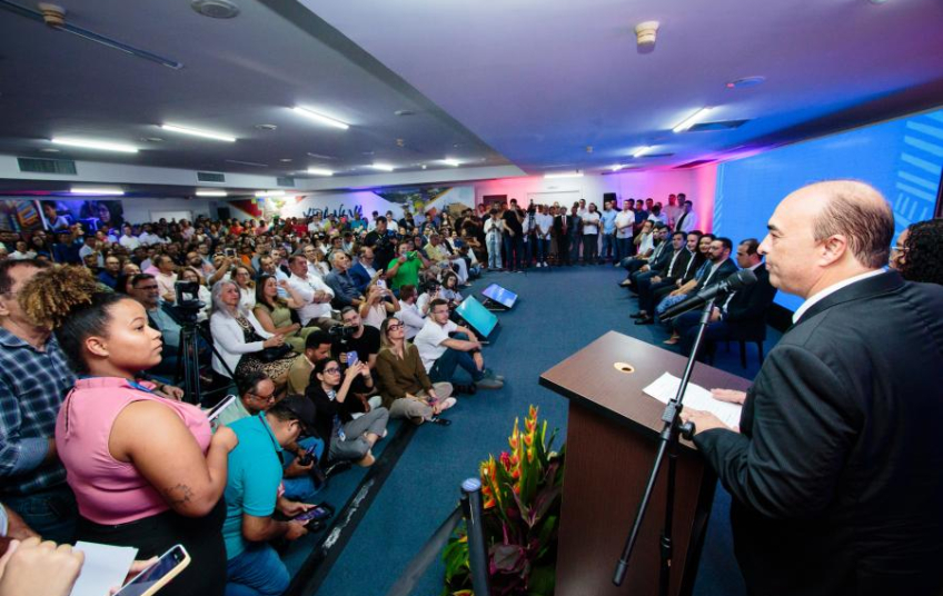 Presença maciça de prefeitos dá tom político à posse de Marcelo Melo e projeta liderança de Isnaldo no estado